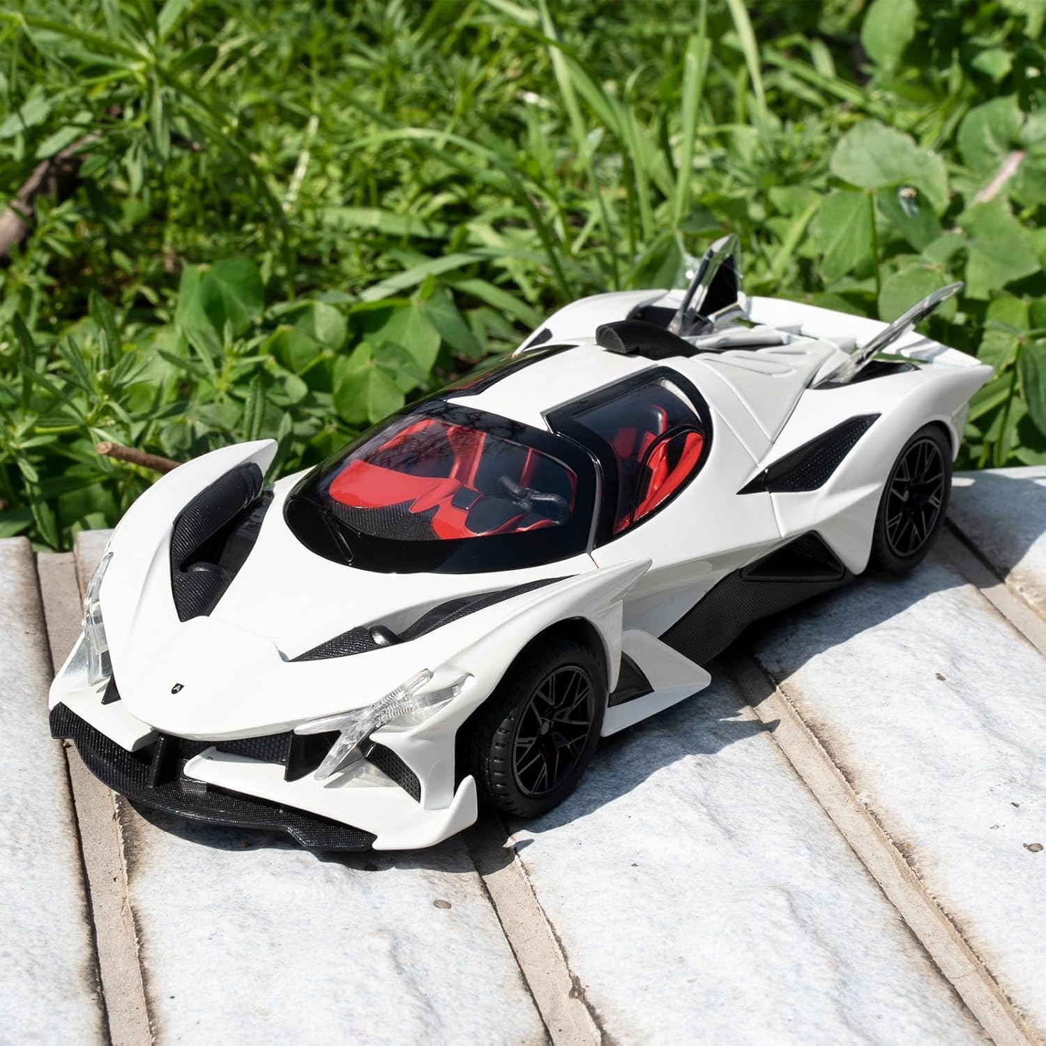 Eliso 1:24 Apollo Evo Model Car | Metal