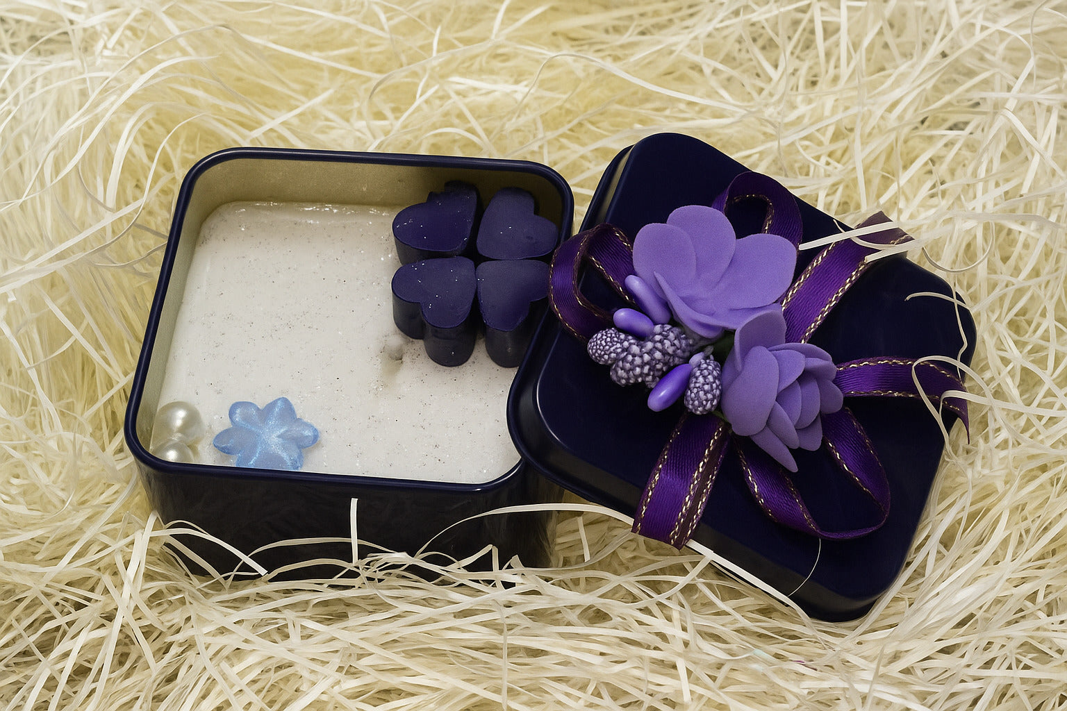 Midnight Bloom – Elegant Floral Gift Candle in Designer Tin Box