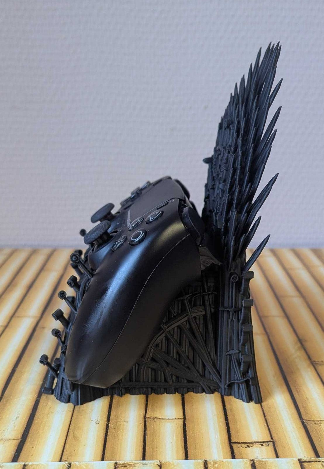 Eliso Iron Throne Controller Stand